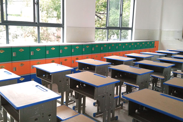 山东学校家具所使用的原料板有可能会出现什么问题