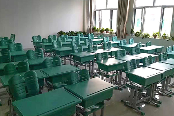 学校家具定制厂家是如何生产出高质量的课桌椅的